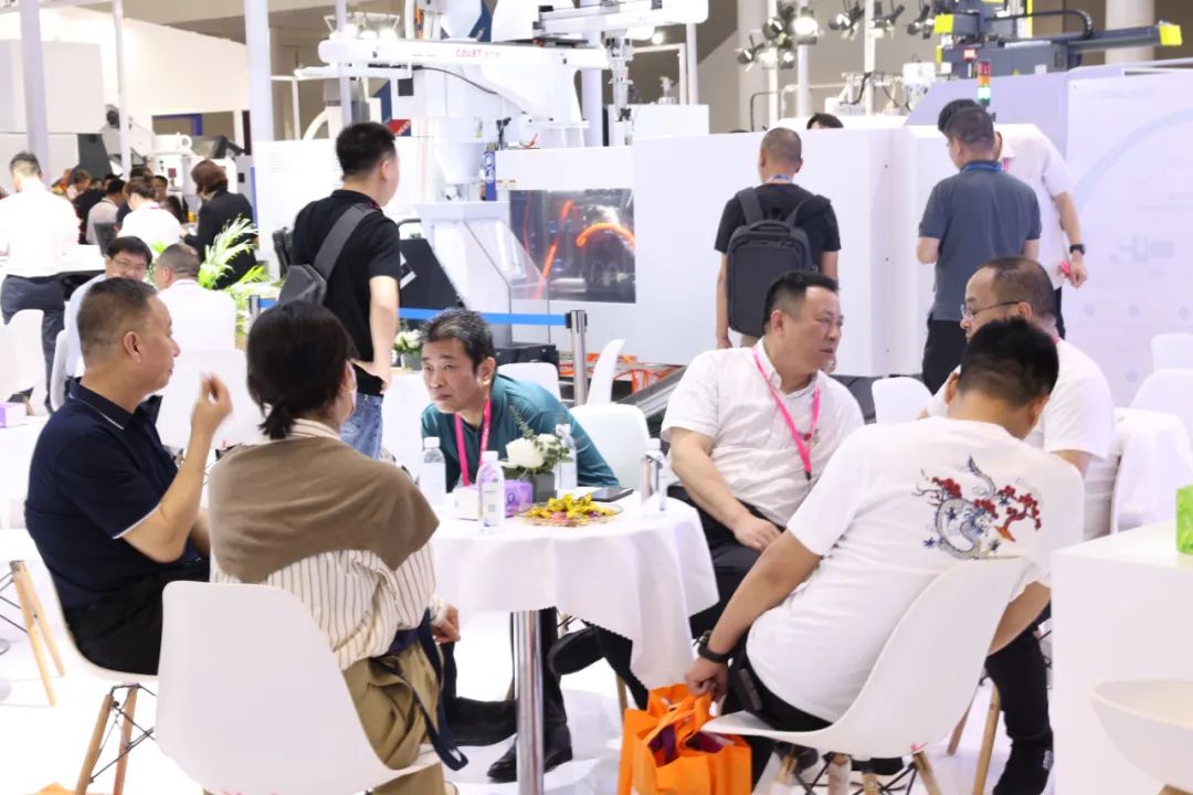 展会现场 | 大发welcome携DP1300/SP9700、UN150-EMH 亮相深圳国际橡塑展！_大发welcome